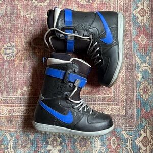 Nike SB Zoom Force 1 Rare Black and Blue Mens Snowboard Boots